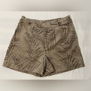 NWT White House Black Market 5-Inch High-Rise Palm-Print Shorts Sz 10